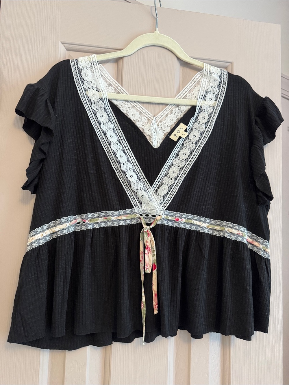 POL Black Lace-Trim Floral Tie Peplum Tunic
NWOT